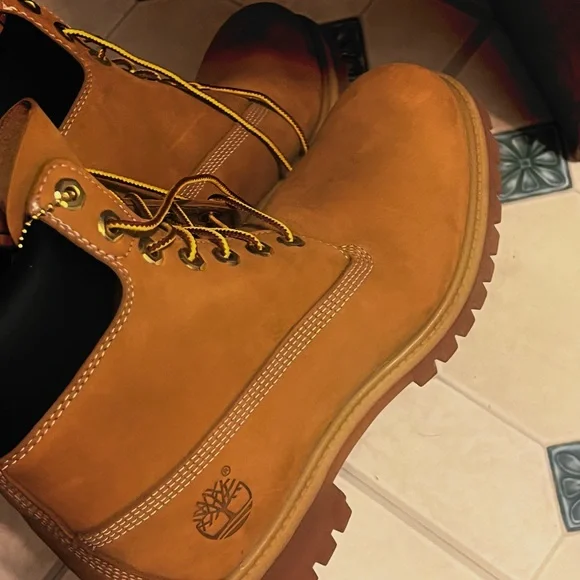 Timberland boots size 8 1/2.  Excellent condition! TIMBERLAND Womens Lace Up Tall Boots Size 8 1/2 M Fawn  main image 3